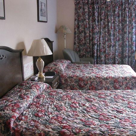 Chipican Motel ซาร์เนีย ภายนอก รูปภาพ