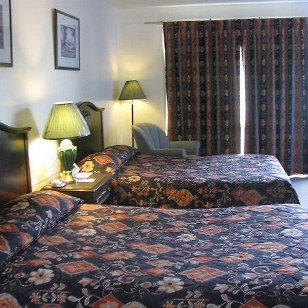 Chipican Motel ซาร์เนีย ภายนอก รูปภาพ