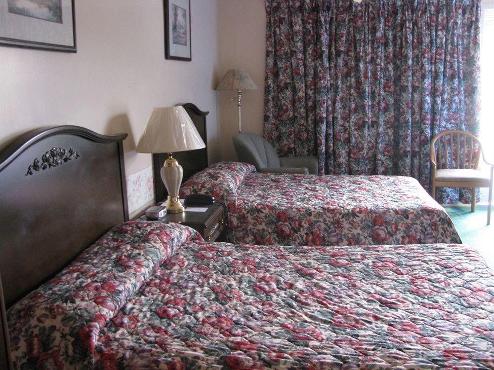 Chipican Motel ซาร์เนีย ภายนอก รูปภาพ