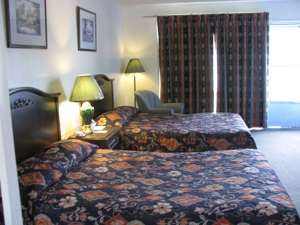 Chipican Motel ซาร์เนีย ภายนอก รูปภาพ